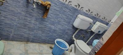 Bathroom Image of 850 Sq.ft 2 BHK Independent House for rent in Lucknow Cantt Township Lucknow for Rs. 12000