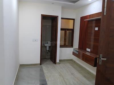 Bedroom Image of 750 Sq.ft 2 BHK Builder Floor for rent in Preet Vihar New Delhi for Rs. 20000