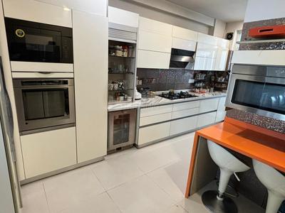 Kitchen Image of 3930 Sq.ft 4 BHK Apartment / Flat for sale in Central Park Resorts, Sector 48 Gurgaon for Rs. 155000000