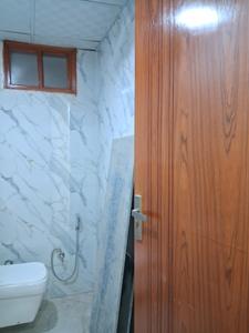 Common Bathroom Image of 1550 Sq.ft 3 BHK Apartment / Flat for sale in Sector 104 Noida for Rs. 7100000