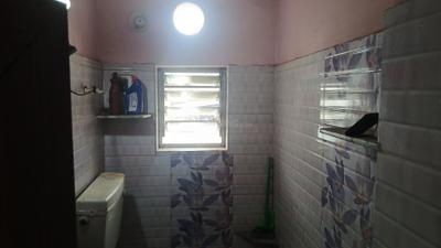 Bathroom Image of 595 Sq.ft 1 BHK Apartment / Flat for rent in Keshtopur Kolkata for Rs. 7050