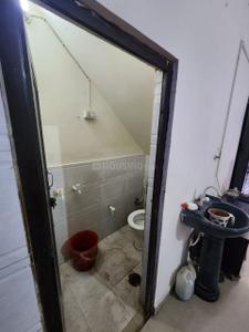 Bathroom Image of 950 Sq.ft 2 BHK Independent House for rent in Kavi Nagar Ghaziabad for Rs. 13500
