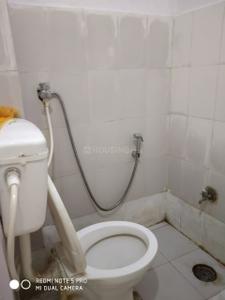 Bathroom Image of 600 Sq.ft 1 RK Apartment / Flat for rent in Swapnil Apartment, Arera Colony Bhopal for Rs. 7000