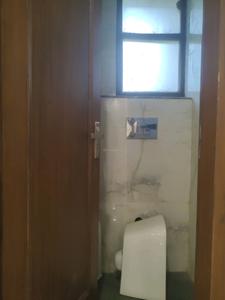 Common Bathroom One Image of 2720 Sq.ft 4 BHK Builder Floor for rent in Green Field Colony Faridabad for Rs. 41000