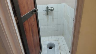 Bathroom Image of 540 Sq.ft 1 BHK Apartment / Flat for rent in Vasant Vihar Complax, Thane West Thane for Rs. 27500