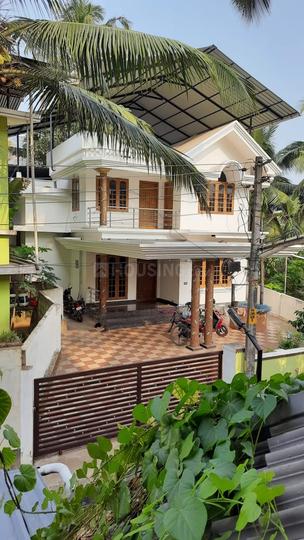 Ayyanthole Main Image 1