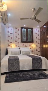 Bedroom Image of 1000 Sq.ft 2 BHK Builder Floor for rent in Lajpat Nagar New Delhi for Rs. 50000