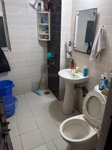 Bathroom Image of 950 Sq.ft 2 BHK Apartment / Flat for rent in Amrapali Zodiac, Sector 120 Noida for Rs. 25000