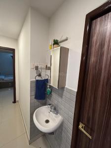 Bathroom Image of 1430 Sq.ft 3 BHK Apartment / Flat for rent in Nandanam Chennai for Rs. 115000