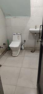 Bathroom Image of 1300 Sq.ft 3 BHK Apartment / Flat for rent in Shahdara New Delhi for Rs. 18000