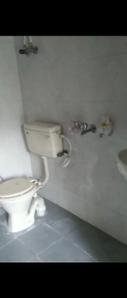 Bathroom Image of 541 Sq.ft 1 BHK Apartment / Flat for rent in Janakpuri New Delhi for Rs. 18000