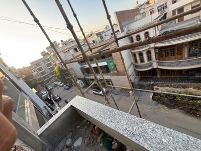 Balcony Image of 1900 Sq.ft 3 BHK Builder Floor for sale in Mansarover Garden New Delhi for Rs. 40000000