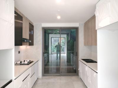 Kitchen Image of 3061 Sq.ft 3 BHK Apartment / Flat for sale in BPTP The Deck, Sector 82 Faridabad for Rs. 43500000