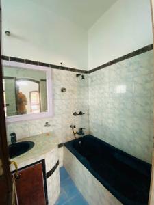 Kitchen Image of 1200 Sq.ft 4 BHK Villa for rent in Sahastradhara Road Dehradun for Rs. 65000