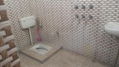 Bathroom Image of 1250 Sq.ft 1 BHK Builder Floor for rent in Ashiyana Lucknow for Rs. 10000