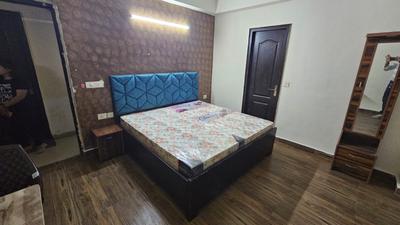 Bedroom Image of 500 Sq.ft 1 RK Builder Floor for rent in Amrapali Princely Estate, Sector 76 Noida for Rs. 15500