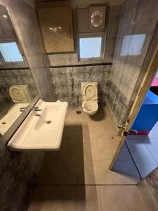 Image of 1200 Sq.ft 2 BHK Apartment / Flat for rent in SV Laxmi Nilayam, Padmarao Nagar, Secunderabad for Rs. 30000
