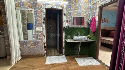 Bedroom Image of 990 Sq.ft 3 BHK Builder Floor for sale in Shahdara New Delhi for Rs. 15000000