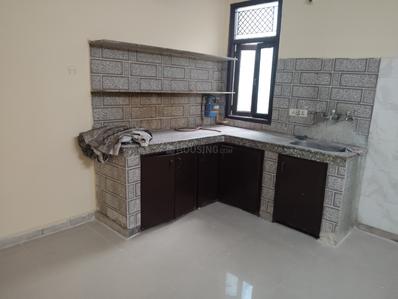 Kitchen Image of 1000 Sq.ft 3 BHK Builder Floor for rent in Preet Vihar New Delhi for Rs. 19000