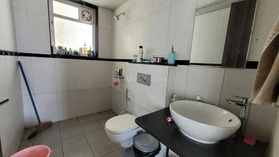 Bathroom Image of 1250 Sq.ft 2 BHK Apartment / Flat for sale in Kolte Patil 24K Sereno, Baner Pune for Rs. 14500000