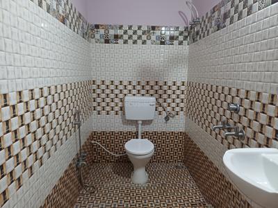Bathroom Image of 700 Sq.ft 1 RK Villa for rent in Boirdadar Raigarh for Rs. 5500