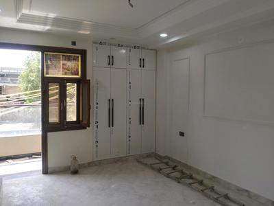 Bedroom Image of 1300 Sq.ft 3 BHK Builder Floor for sale in Shahdara New Delhi for Rs. 16000000