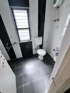 Bathroom Image of 950 Sq.ft 3 BHK Apartment / Flat for rent in New Alkapuri Vadodara for Rs. 25000
