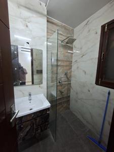 Bathroom Image of 900 Sq.ft 2 BHK Builder Floor for rent in Subhash Nagar New Delhi for Rs. 36000
