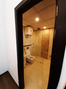 Bathroom Image of 2105 Sq.ft 3 BHK Apartment / Flat for rent in Supertech Supernova, Sector 94 Noida for Rs. 75000