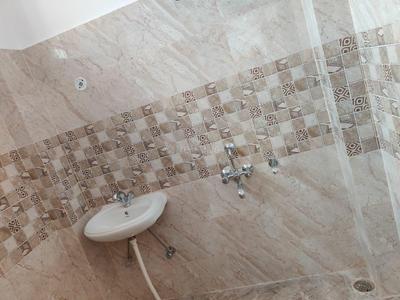 Bathroom Image of 1600 Sq.ft 2 BHK Builder Floor for rent in Indira Nagar Lucknow for Rs. 18000