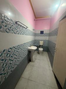 Bathroom Image of 800 Sq.ft 3 BHK Builder Floor for rent in Kaptan Para Purnea for Rs. 20000