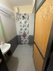 Bathroom Image of 550 Sq.ft 1.5 BHK Apartment / Flat for rent in Chinchpokli Mumbai for Rs. 50000