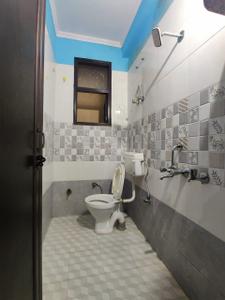 Bathroom Image of 600 Sq.ft 2 BHK Builder Floor for rent in Mayur Vihar Phase 1 New Delhi for Rs. 17000