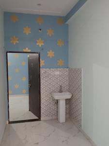 Bathroom Image of 675 Sq.ft 2 BHK Duplex for rent in Sear Govardhan Dafi Varanasi for Rs. 8000