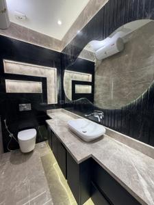 Bathroom Image of 10400 Sq.ft 6 BHK Independent House for sale in Defence Colony New Delhi for Rs. 520000000