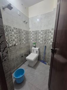 Bathroom Image of 600 Sq.ft 1.5 BHK Builder Floor for rent in RWA Jitar Nagar Block C, Krishna Nagar New Delhi for Rs. 13000