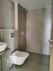 Common Bathroom Image of 600 Sq.ft 2 BHK Apartment / Flat for sale in Thane West Thane for Rs. 9500000