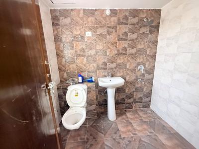 Bathroom Image of 1465 Sq.ft 3 BHK Apartment / Flat for rent in Rohit Grand, Guramba Lucknow for Rs. 20400