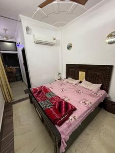 Bedroom Image of 900 Sq.ft 3 BHK Builder Floor for sale in Shalimar Bagh New Delhi for Rs. 13000000