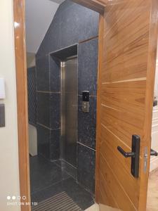 Bathroom Image of 6750 Sq.ft 10 BHK Independent House for sale in Naraina New Delhi for Rs. 82000000
