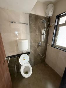 Bathroom Image of 650 Sq.ft 2 BHK Apartment / Flat for rent in Worli Mumbai for Rs. 85000