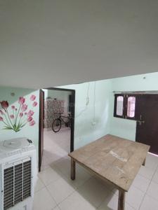 Hall Image of 300 Sq.ft 1 BHK Apartment / Flat for rent in Chowk Lucknow for Rs. 5000
