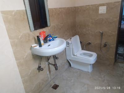 Bathroom Image of Sanjeev pg in Sector 61, Noida