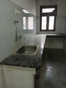 Kitchen Image of 641 Sq.ft 2 BHK Builder Floor for rent in Roberts Lines Lucknow for Rs. 6000