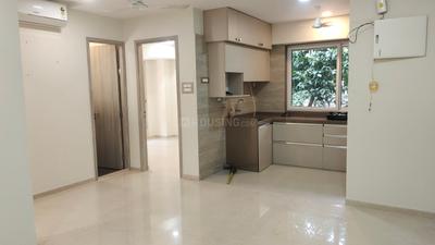 Living Room Image of 700 Sq.ft 2 BHK Apartment / Flat for rent in Santacruz West Mumbai for Rs. 125000