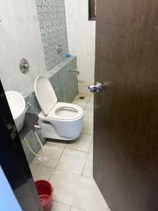 Bathroom Image of 751 Sq.ft 2 BHK Apartment / Flat for rent in Mahim Mumbai for Rs. 78000