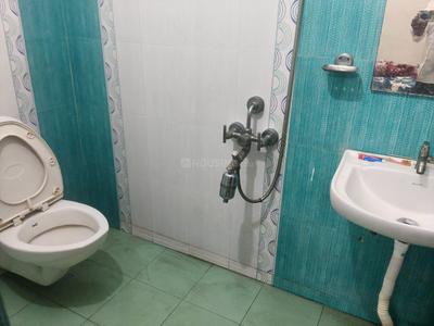 Bathroom Image of 500 Sq.ft 1 BHK Apartment / Flat for rent in Aminjikarai Chennai for Rs. 25000