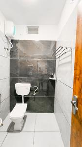 Bathroom Image of 600 Sq.ft 1 BHK Apartment / Flat for rent in Mahalakshmi Nagar Indore for Rs. 20000
