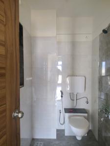 Common Bathroom Image of 458 Sq.ft 1 BHK Apartment / Flat for sale in Kasarvadavali Thane for Rs. 6599999