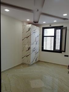 Image of 850 Sq.ft 2 BHK Builder Floor for sale in Shalimar Bagh, New Delhi for Rs. 11000000